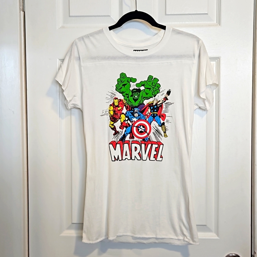 Marvel, short-sleeve, white, tee. Size L juniors.